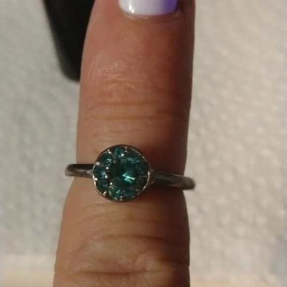Vintage little girls ring silver tone with blue/green stones (sku 1074) - Picture 4 of 5